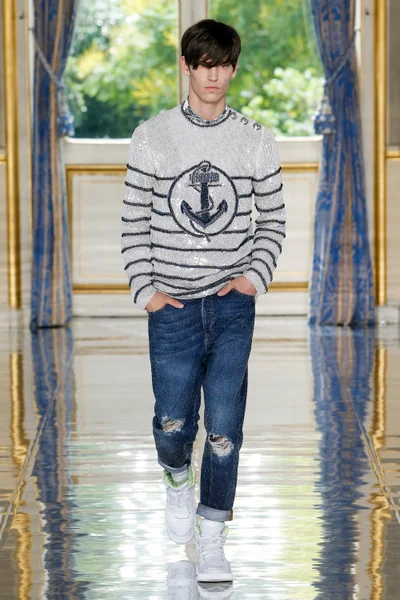 Look 17